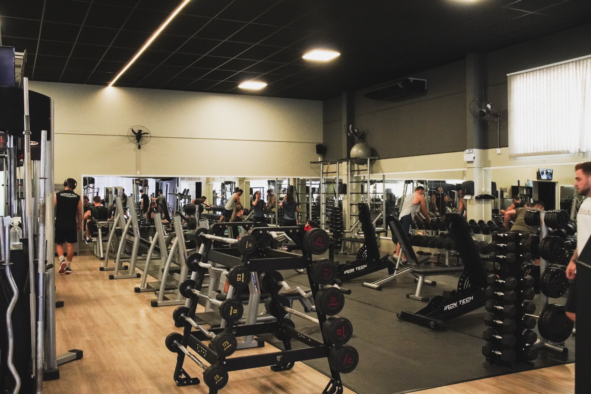 Área de musculação da Academia Premium